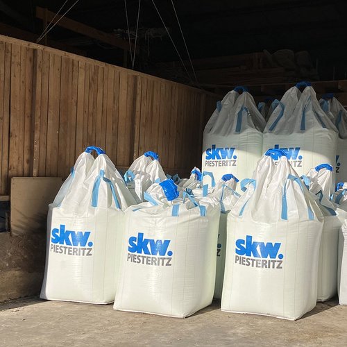 Lagerung Dünger in Big Bags trocken in der Halle