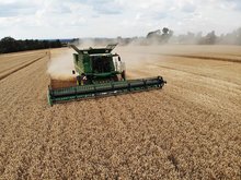 Die Ernte beginnt – Lager, Mähdrescher und Strohzerkleinerung im Auge haben