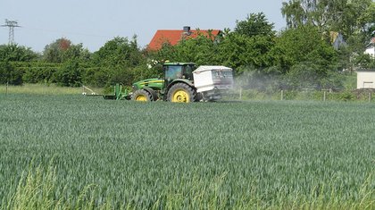 Für die Ausbringung einer bedarfsgerechte Düngegabe wird vermehrt Sensortechnik genutzt.