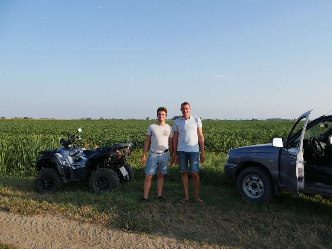 Ivan und Ich auf Besichtigung der Felder